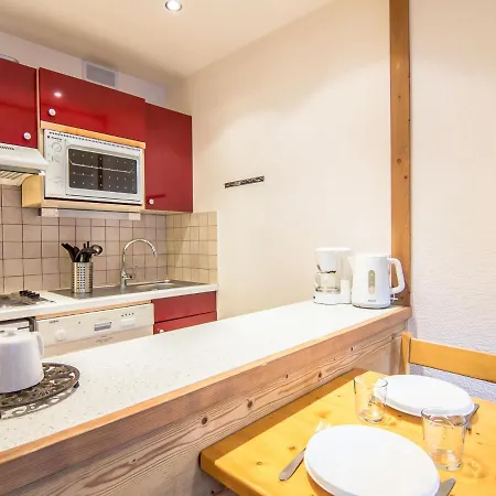 Apartment Apartment Le Curling A - Val Claret-2 By Interhome